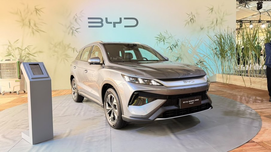 BYD lança kit de energia solar residencial acoplado à venda do SUV Song Pro Flex
