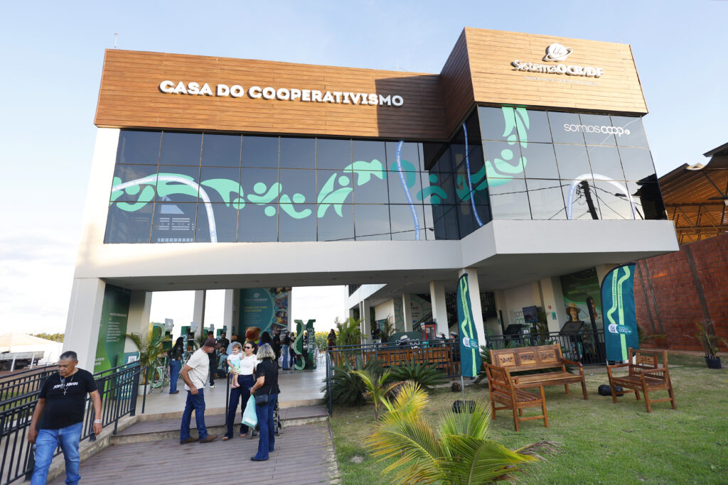 Anuário do Cooperativismo 2026 aponta receita recorde de R$ 848 bilhões e consolida avanço do setor na economia brasileira